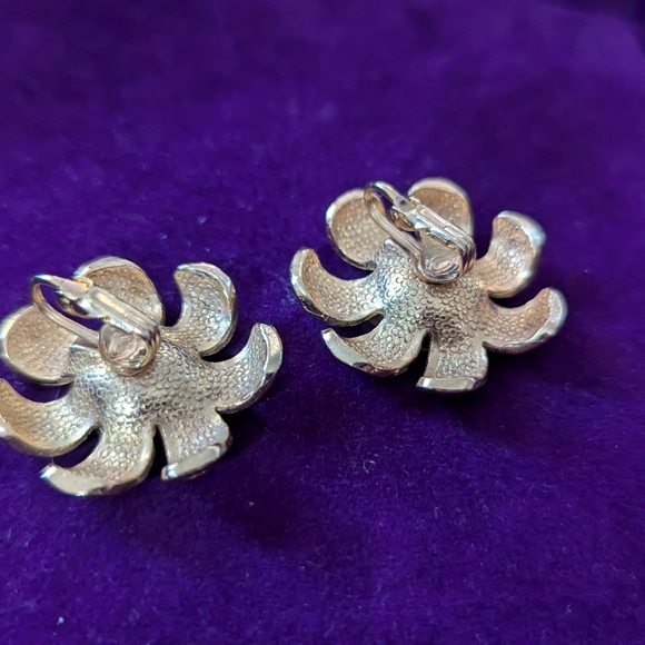 Vintage Flower Rhinestone Clip-On Earrings - Picture 2 of 2